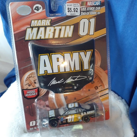 1997 Nascar Stock Mark Martin #1 US Army Die Cast w/ Hood 🧲 $12.50🇨🇦Shipping - Picture 4 of 14